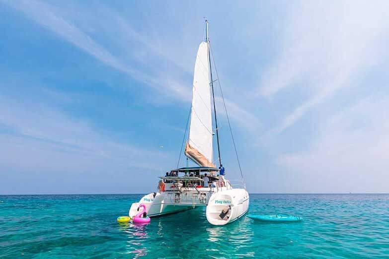 Play Twice Catamaran 08