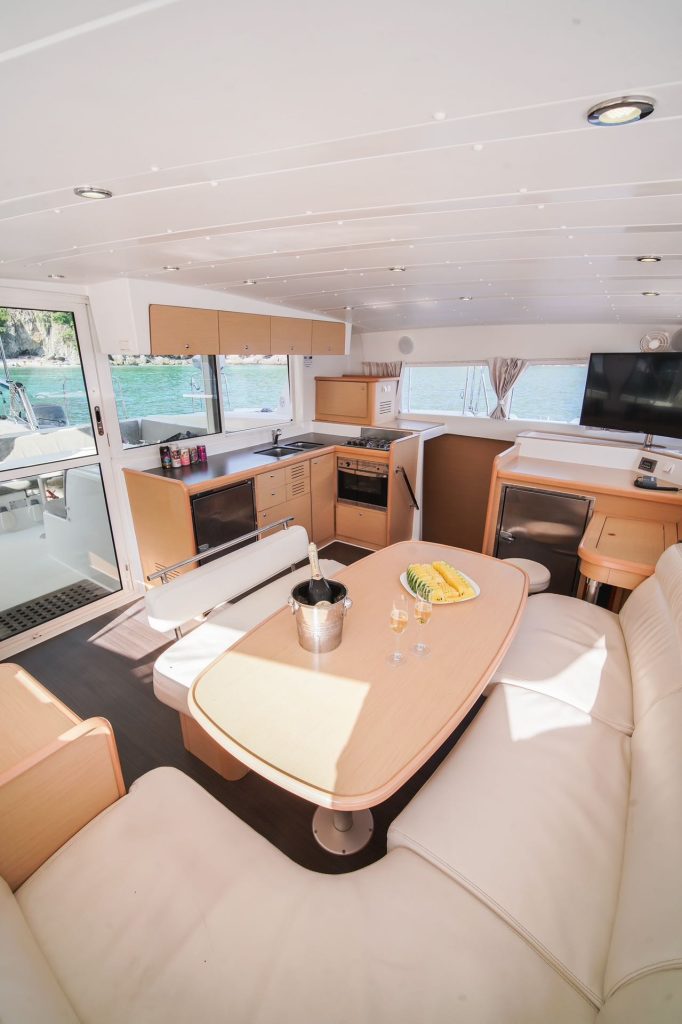 Miss Coco 蓝高双体帆船 (Lagoon Catamaran)