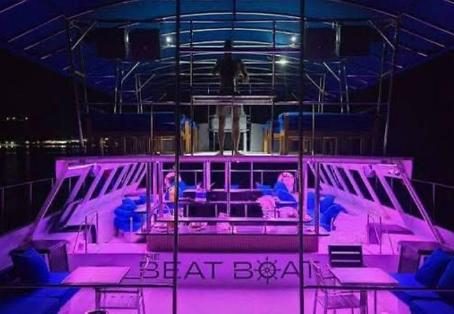 The Beat Boat Exterior